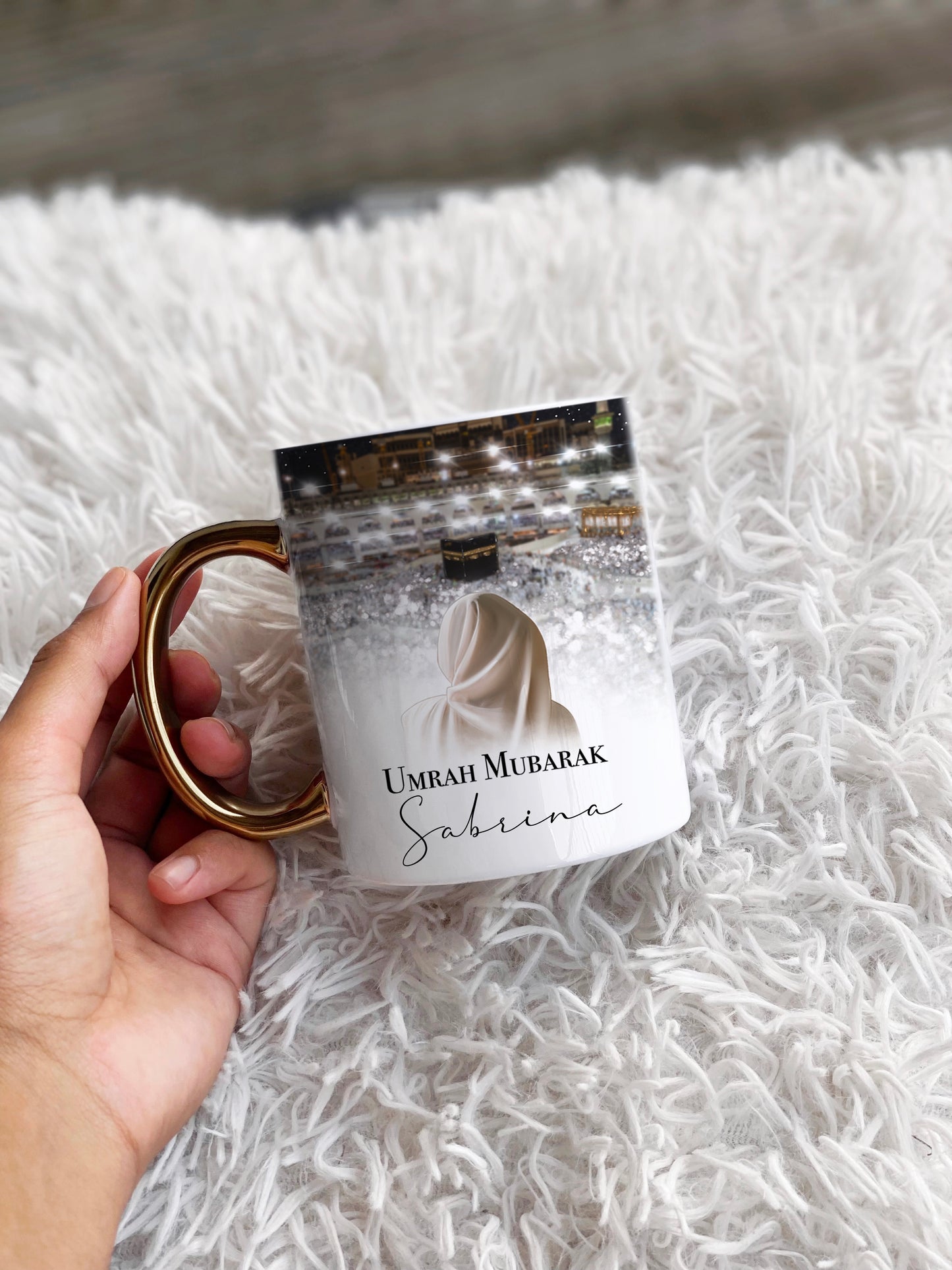 Hijabi Umrah Mubarak Personalised Verse Gold Handle Mug