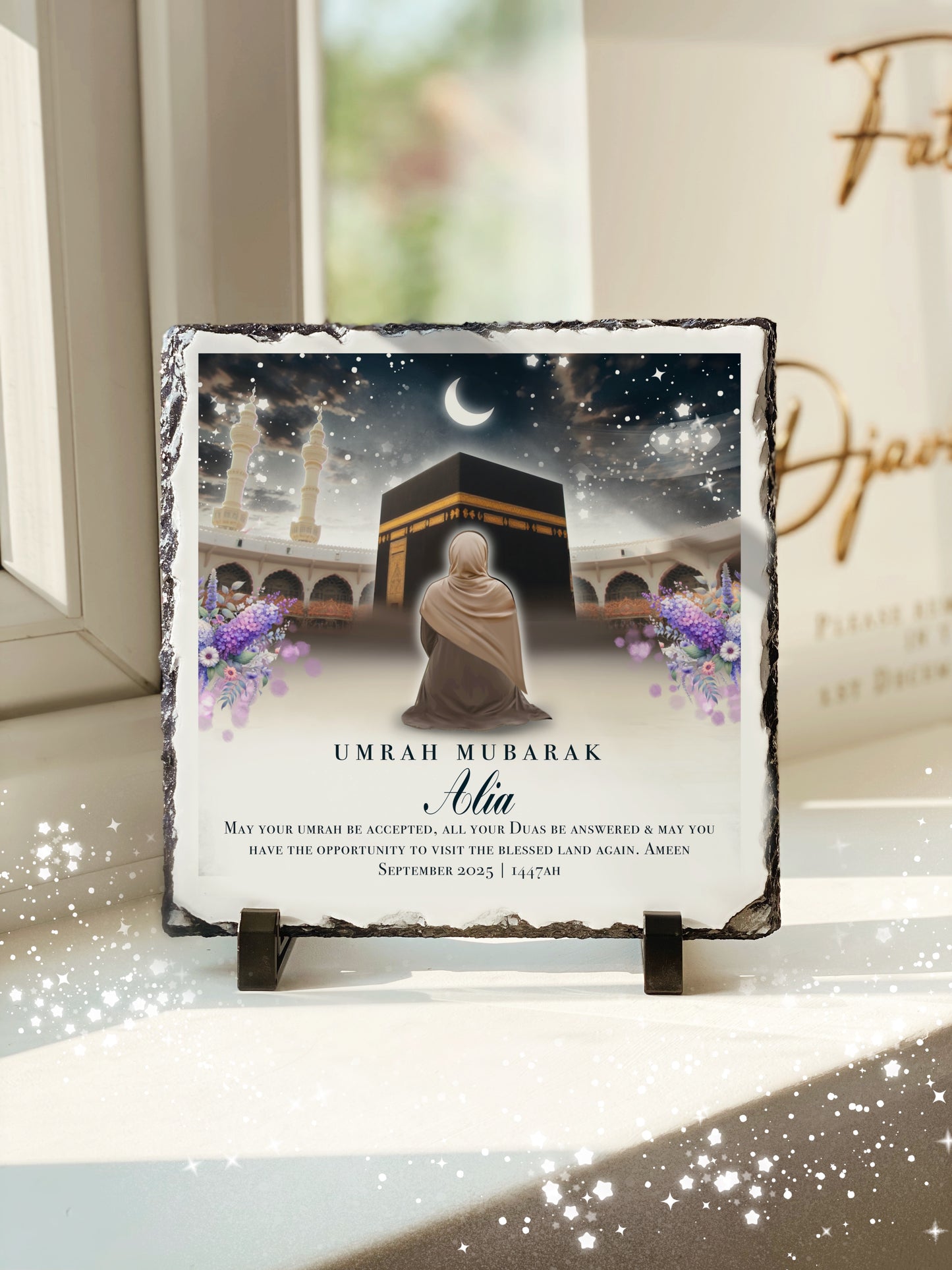 Umrah Gift Umrah Mubarak Kabah Ladies Hijab Masjid Slate with Personalised Names and Stand (20x20cm)